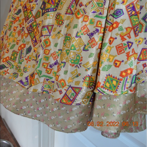 Beautiful layered maxi wrap skirt . - Picture 4 of 8